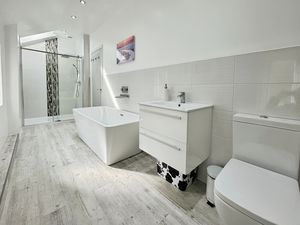 En suite- click for photo gallery